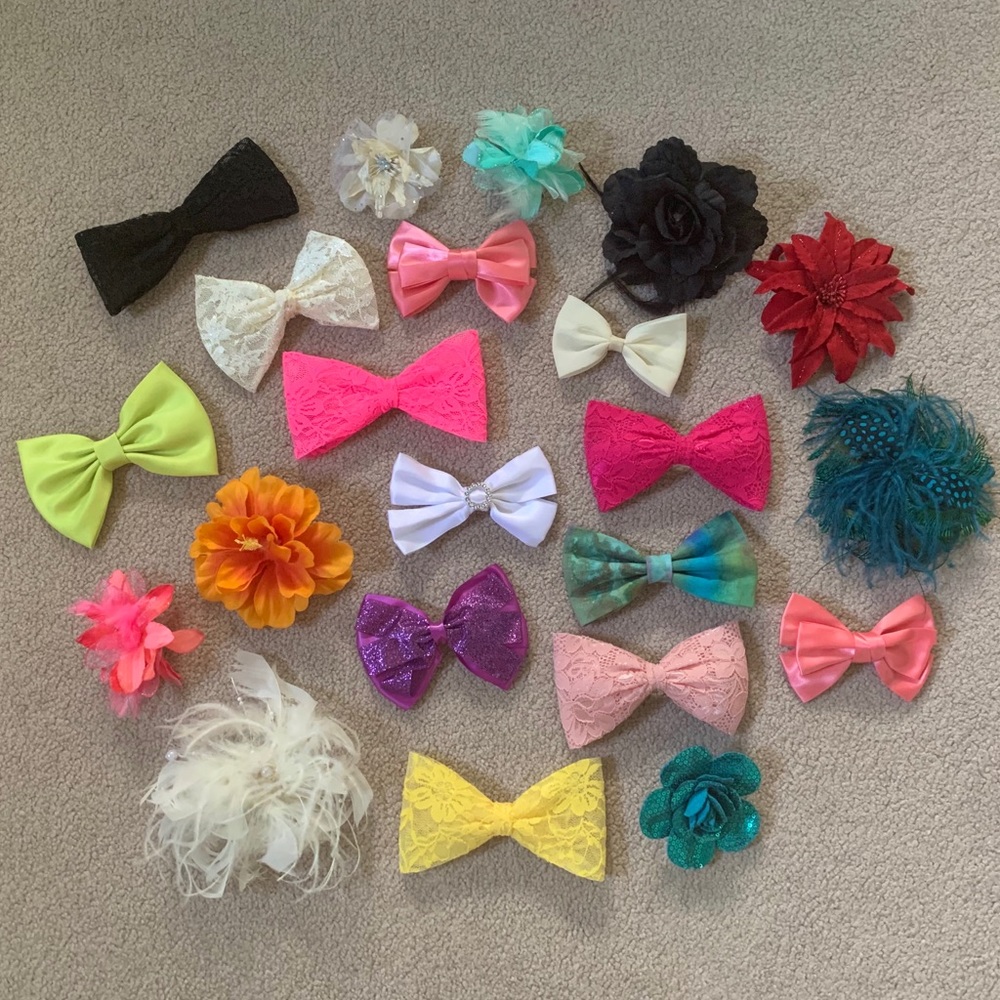 Lot Of 22 Various Hair Bows And Accessories